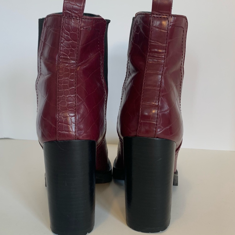 Steve Madden Ladon Chelsea Lug Sole Booties - Picture 6 of 9